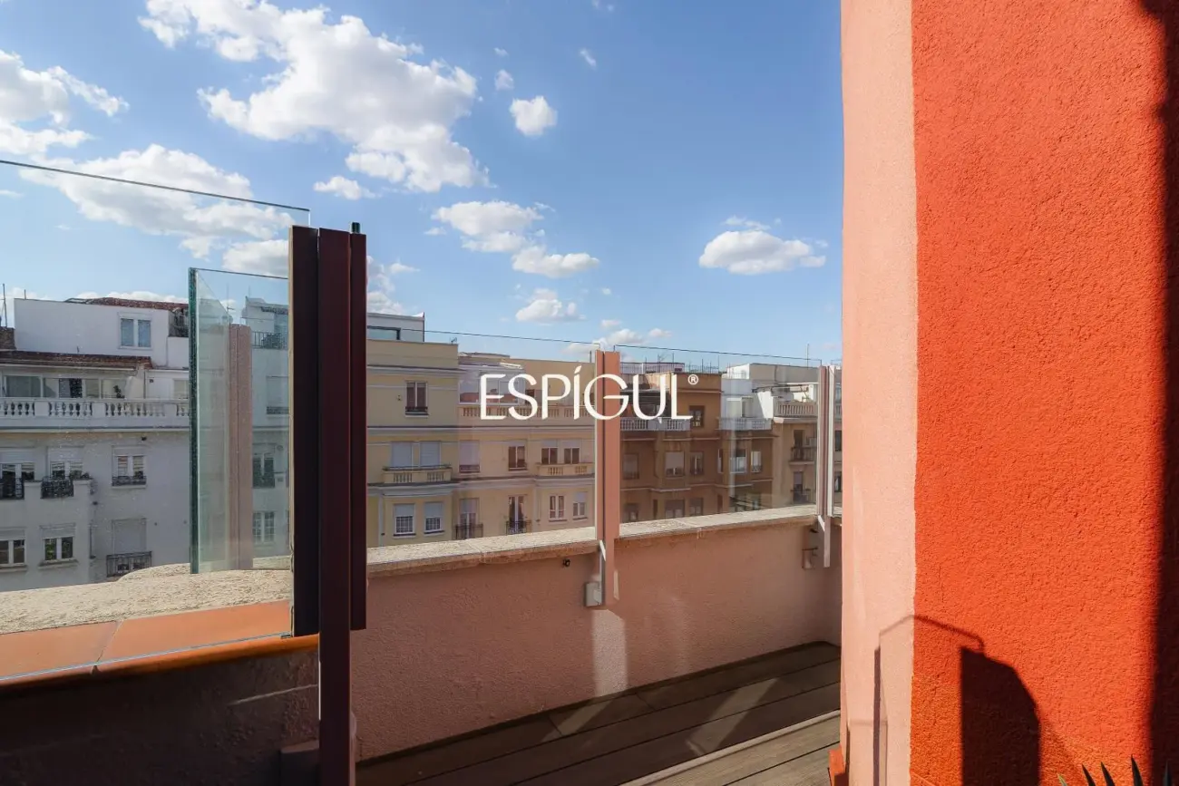 Ático en venta reformado, amueblado con terraza y trastero en Goya, Barrio Salamanca