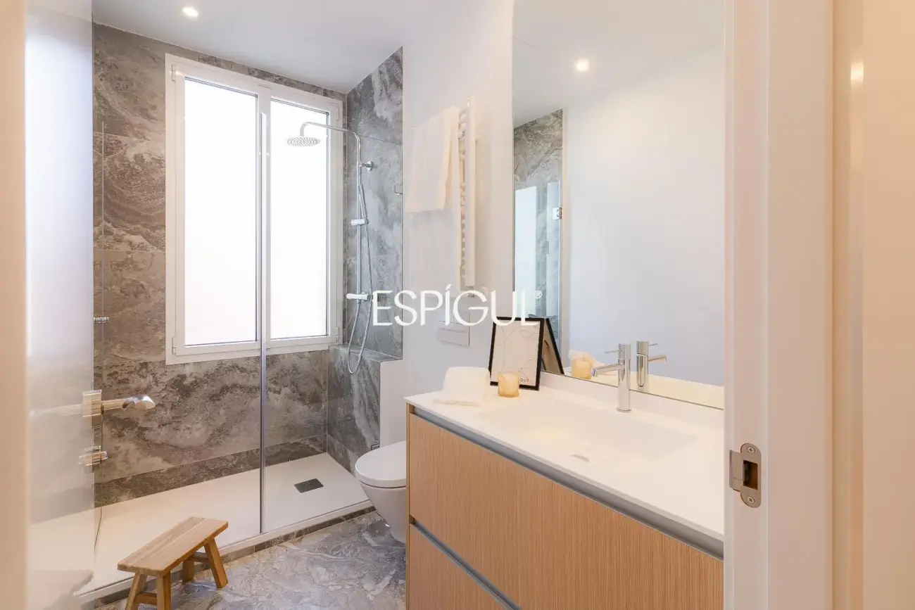 Ático en venta reformado, amueblado con terraza y trastero en Goya, Barrio Salamanca