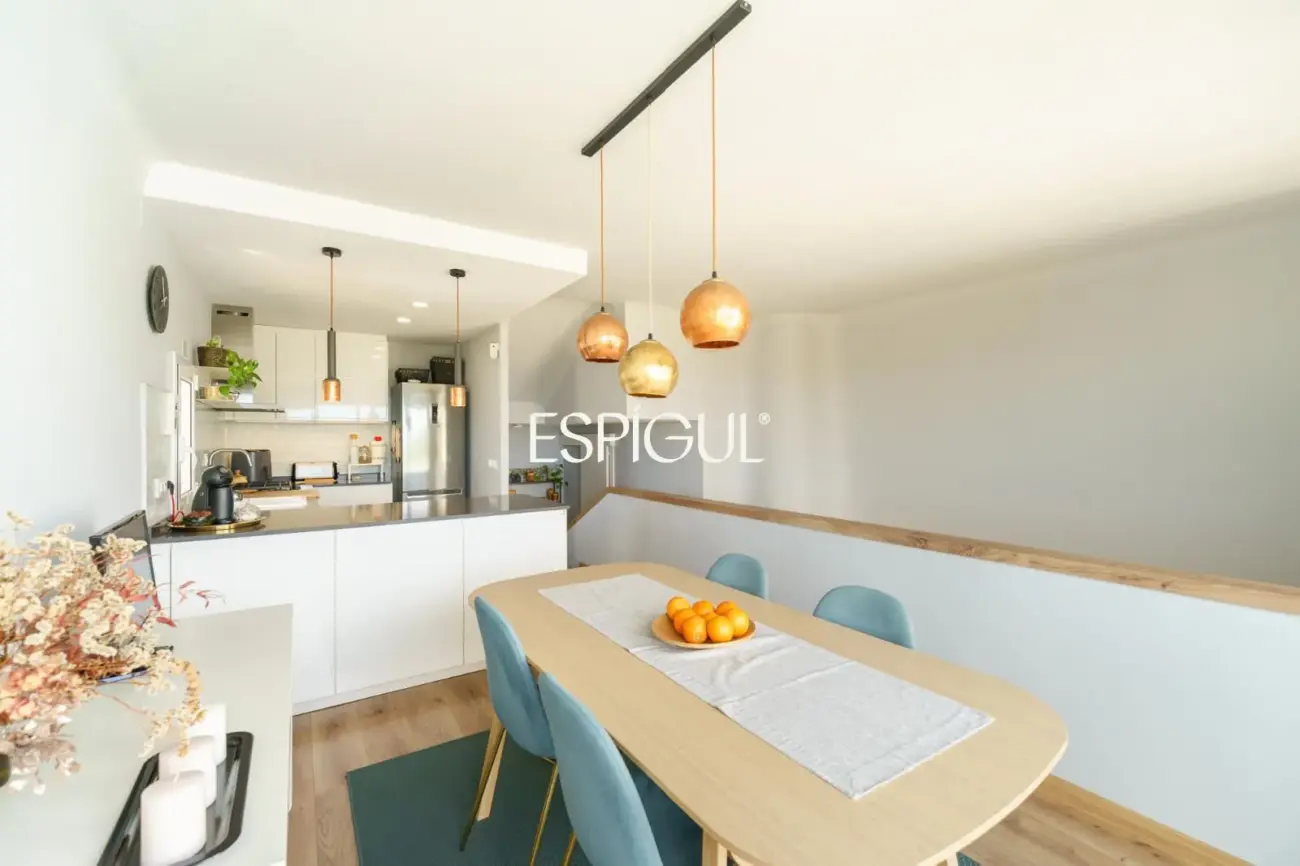 Bonito triplex totalmente reformado con vistas al mar en Llavaneres