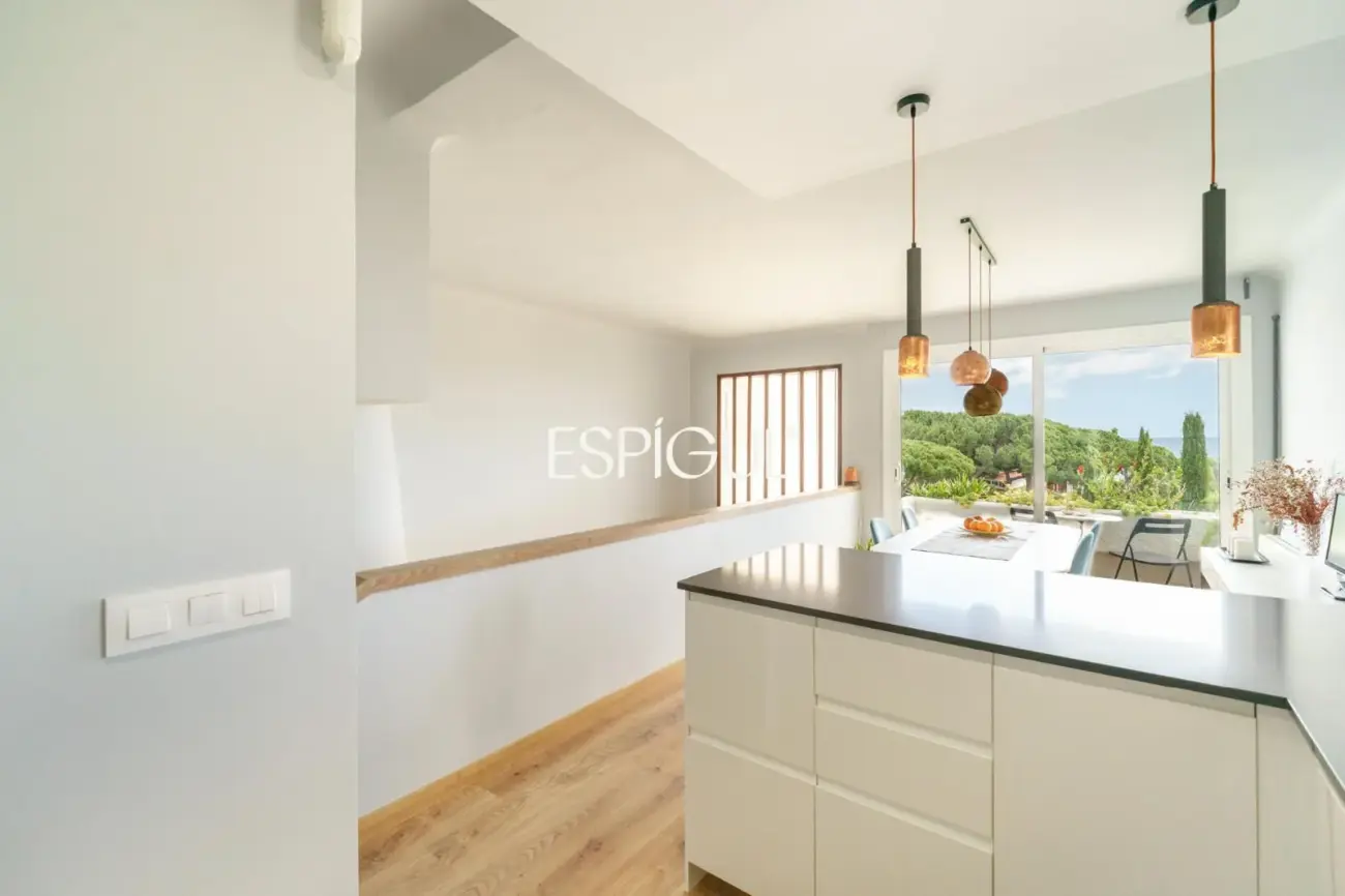 Bonito triplex totalmente reformado con vistas al mar en Llavaneres