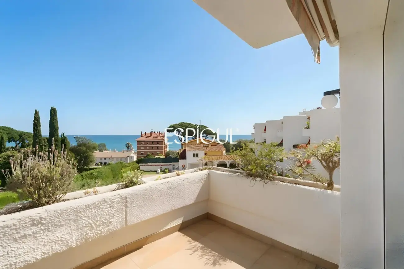 Bonito triplex totalmente reformado con vistas al mar en Llavaneres