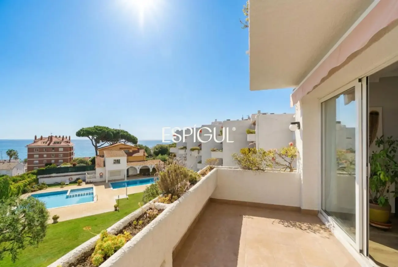 Bonito triplex totalmente reformado con vistas al mar en Llavaneres
