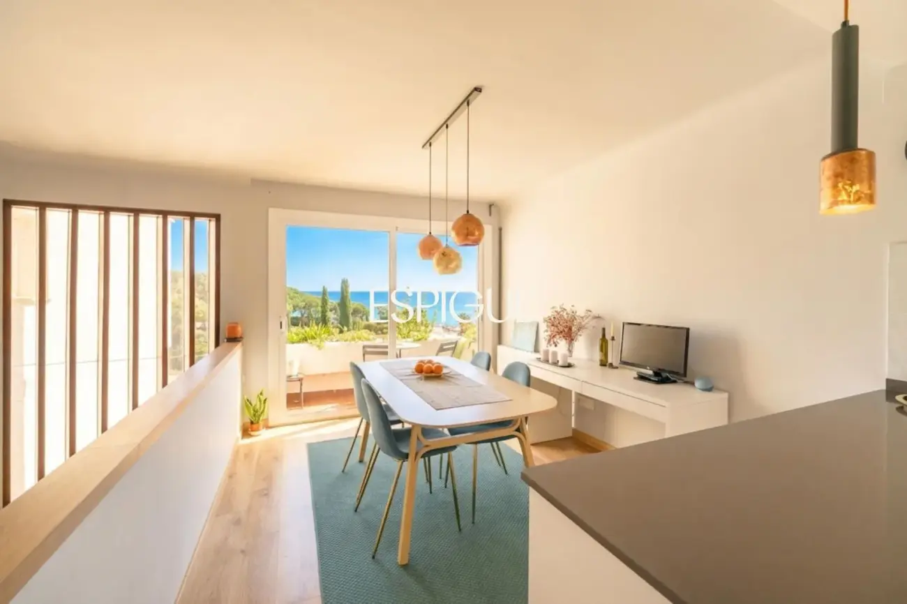 Bonito triplex totalmente reformado con vistas al mar en Llavaneres