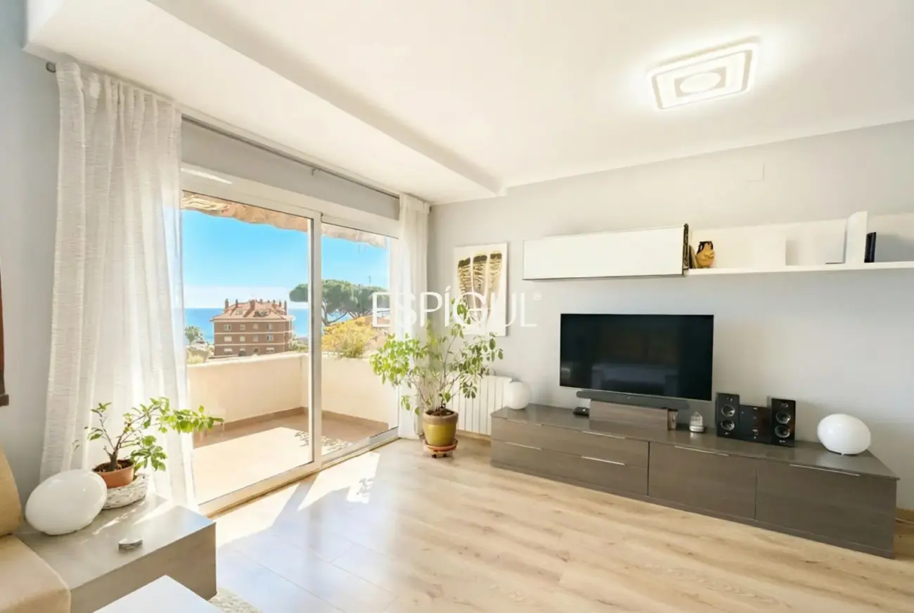 Bonito triplex totalmente reformado con vistas al mar en Llavaneres