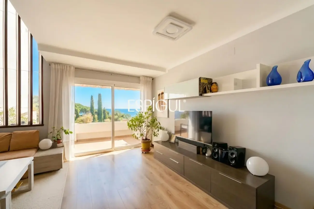 Bonito triplex totalmente reformado con vistas al mar en Llavaneres