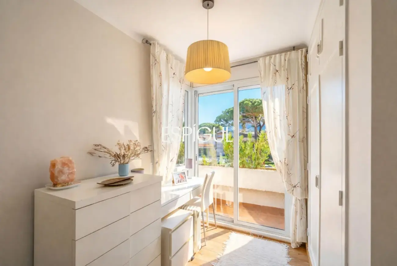 Bonito triplex totalmente reformado con vistas al mar en Llavaneres