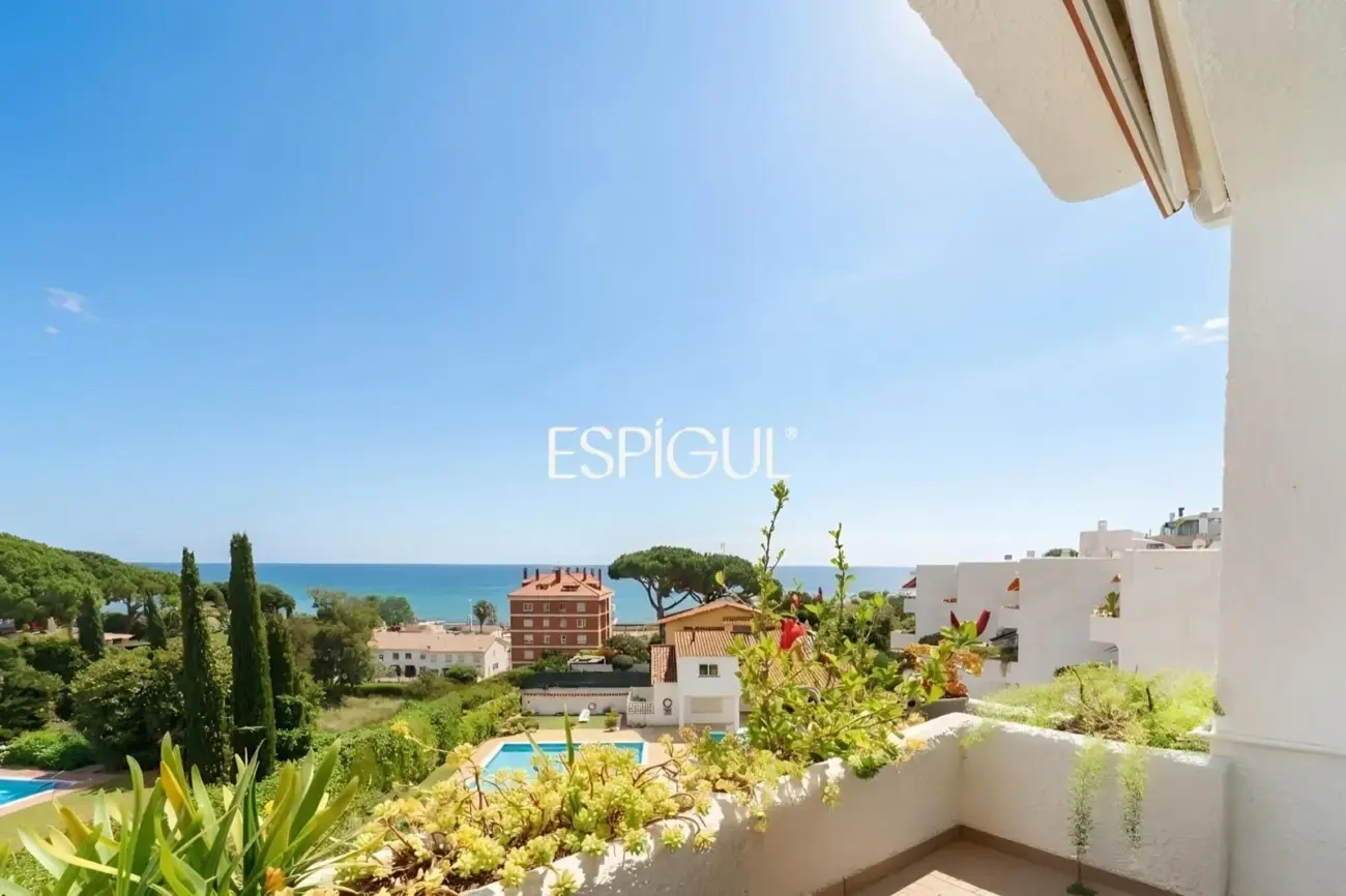 Bonito triplex totalmente reformado con vistas al mar en Llavaneres