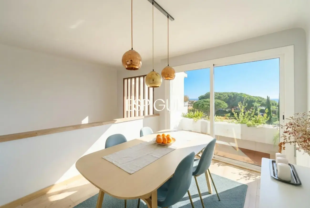 Bonito triplex totalmente reformado con vistas al mar en Llavaneres