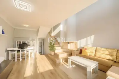 Bonito triplex totalmente reformado con vistas al mar en Llavaneres