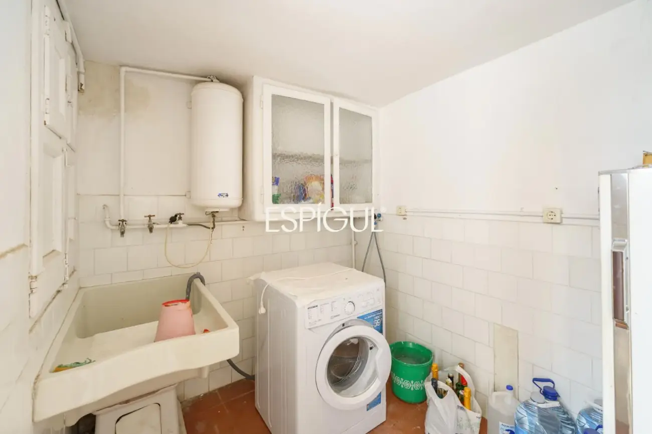 Casa a reformar en parcela de 1.100 m² en el centro de Alella