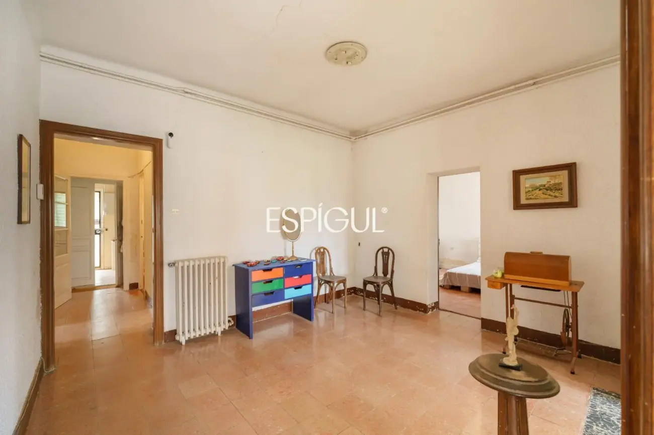 Casa a reformar en parcela de 1.100 m² en el centro de Alella