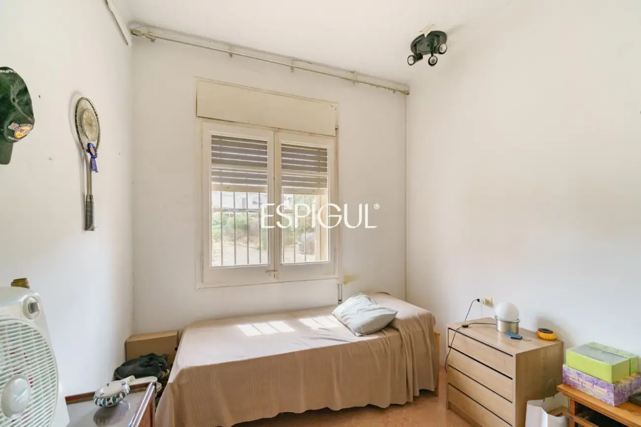 Casa a reformar en parcela de 1.100 m² en el centro de Alella