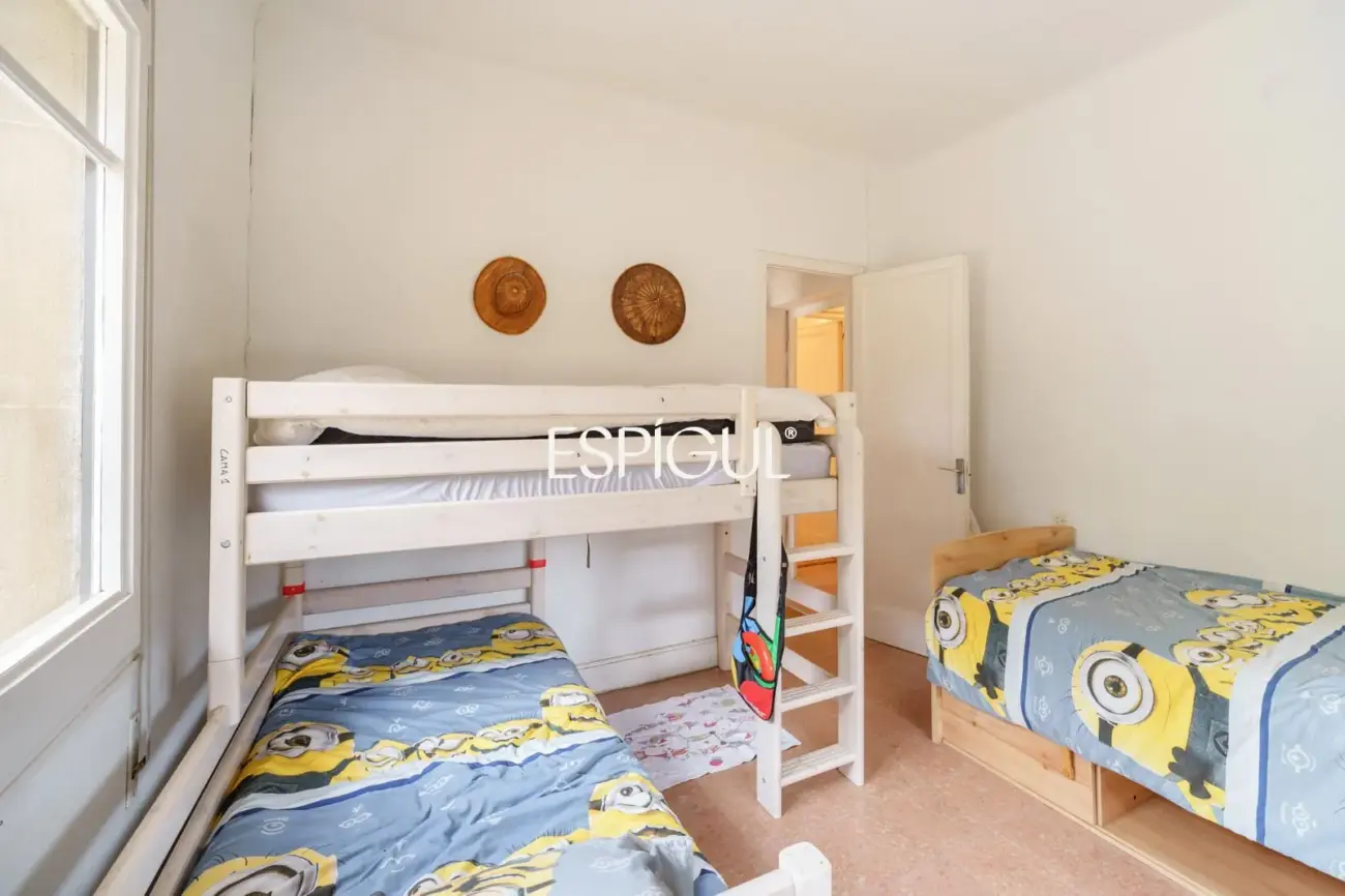 Casa a reformar en parcela de 1.100 m² en el centro de Alella