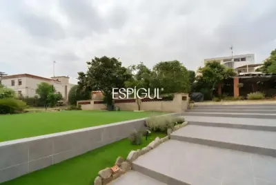 Casa a reformar en parcela de 1.100 m² en el centro de Alella