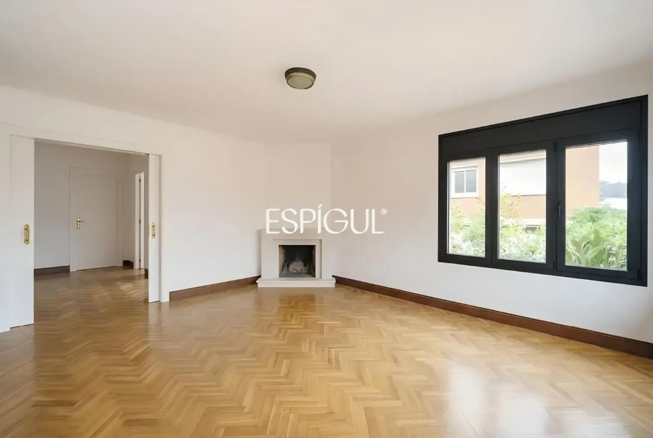 Casa a reformar en parcela de 1.100 m² en el centro de Alella