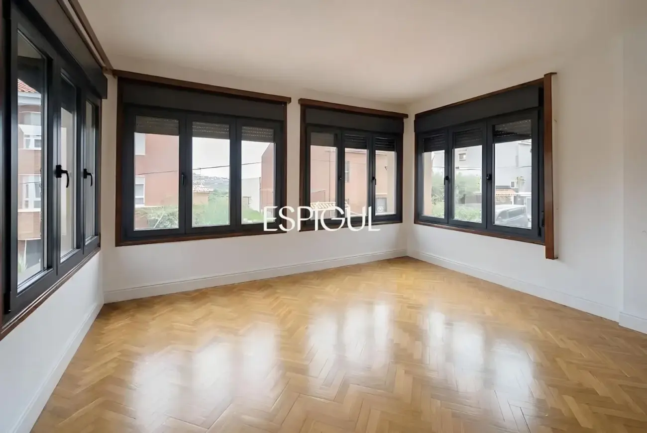 Casa a reformar en parcela de 1.100 m² en el centro de Alella