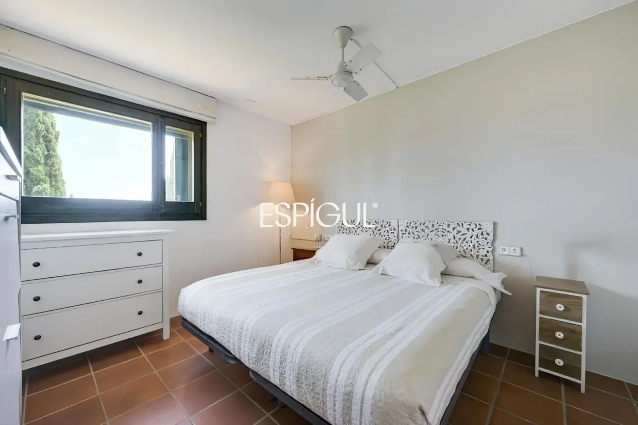 Casa adosada con jardín privado y piscina comunitaria en Albons