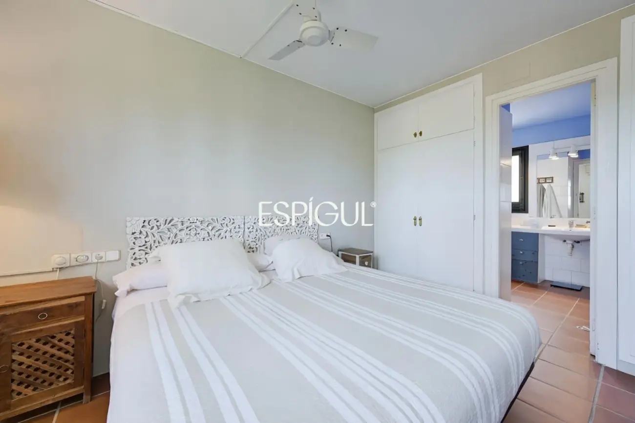 Casa adosada con jardín privado y piscina comunitaria en Albons