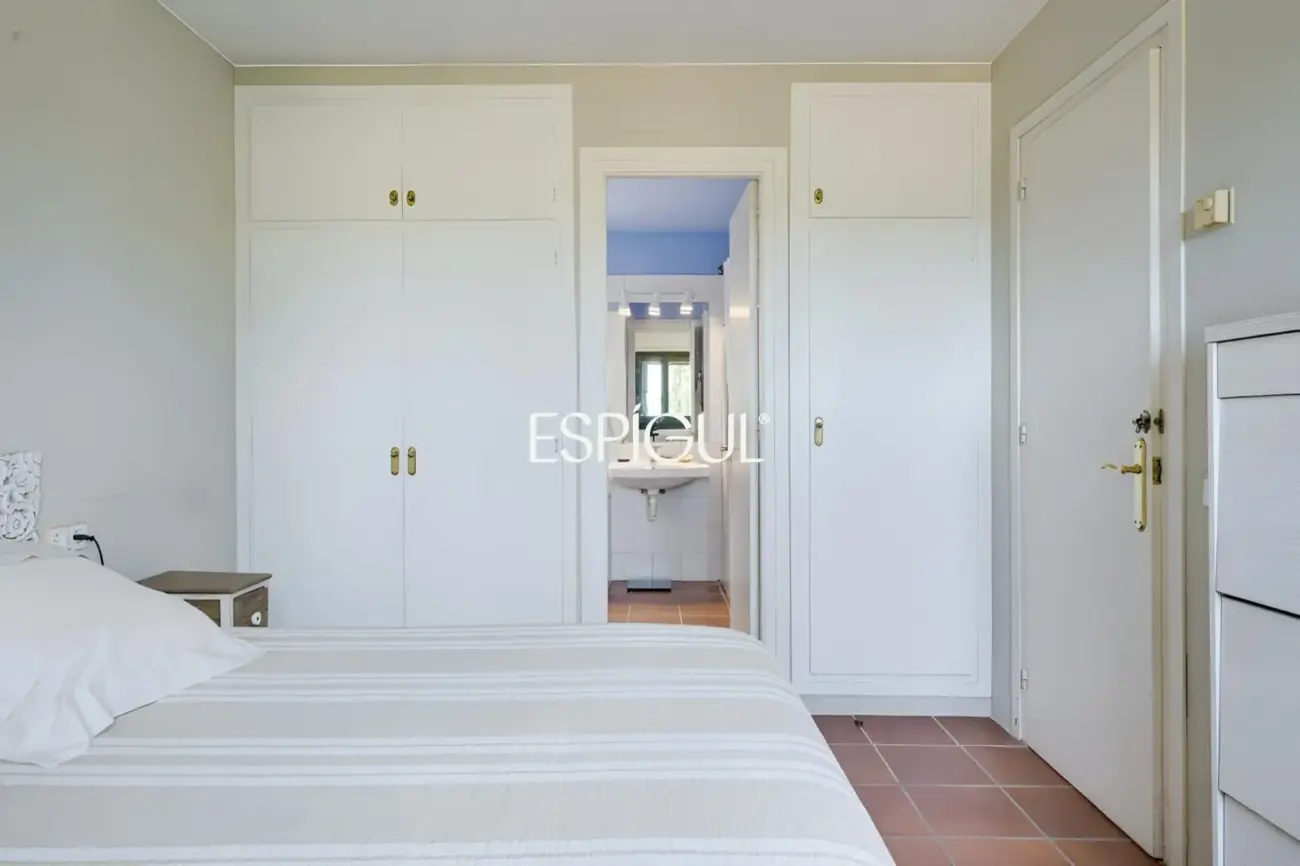 Casa adosada con jardín privado y piscina comunitaria en Albons