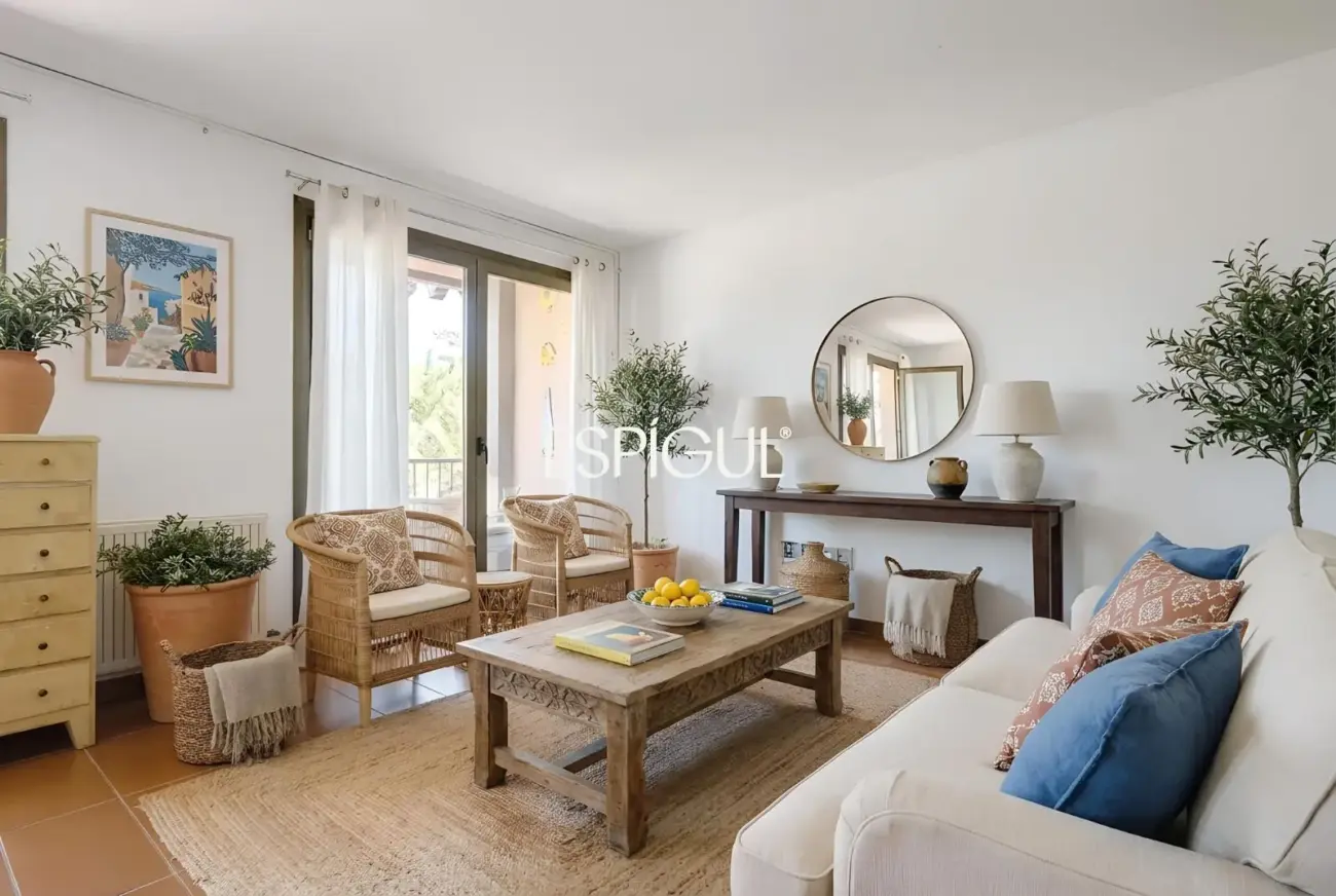 Casa adosada con jardín privado y piscina comunitaria en Albons