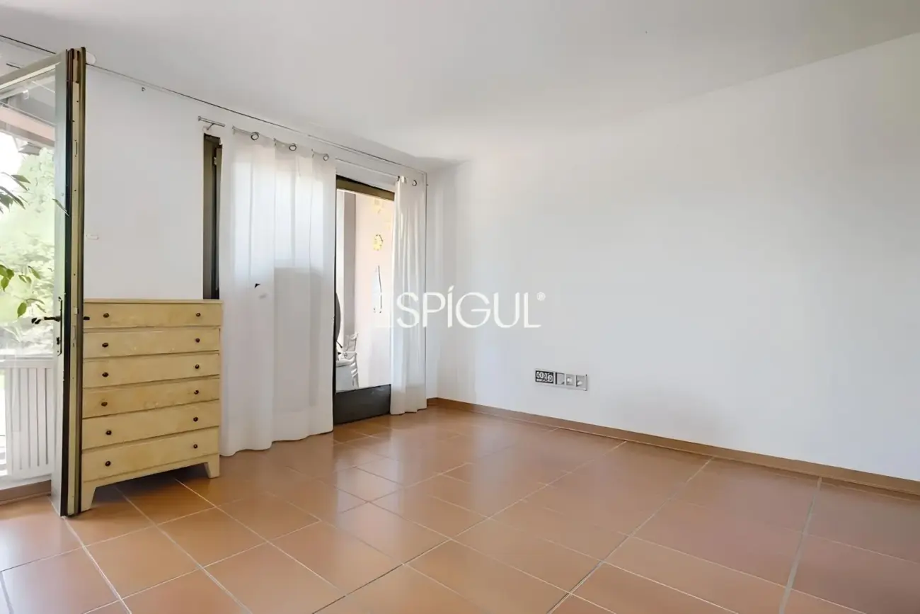 Casa adosada con jardín privado y piscina comunitaria en Albons