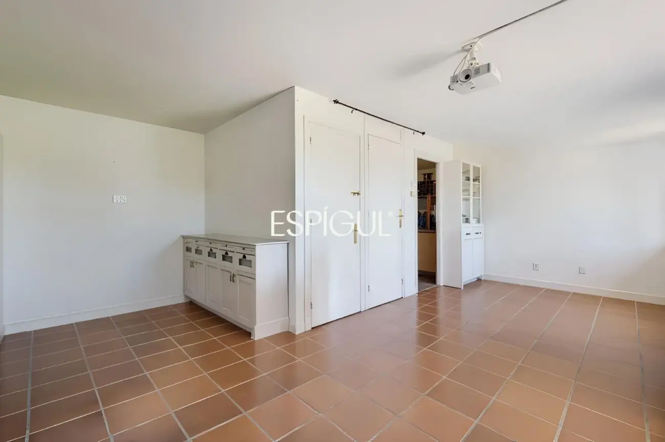 Casa adosada con jardín privado y piscina comunitaria en Albons