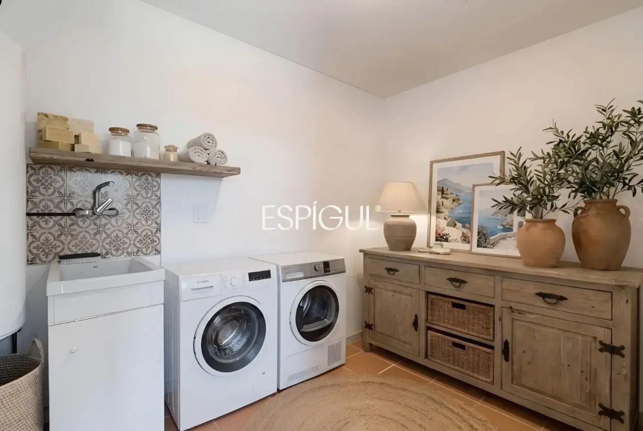 Casa adosada con jardín privado y piscina comunitaria en Albons