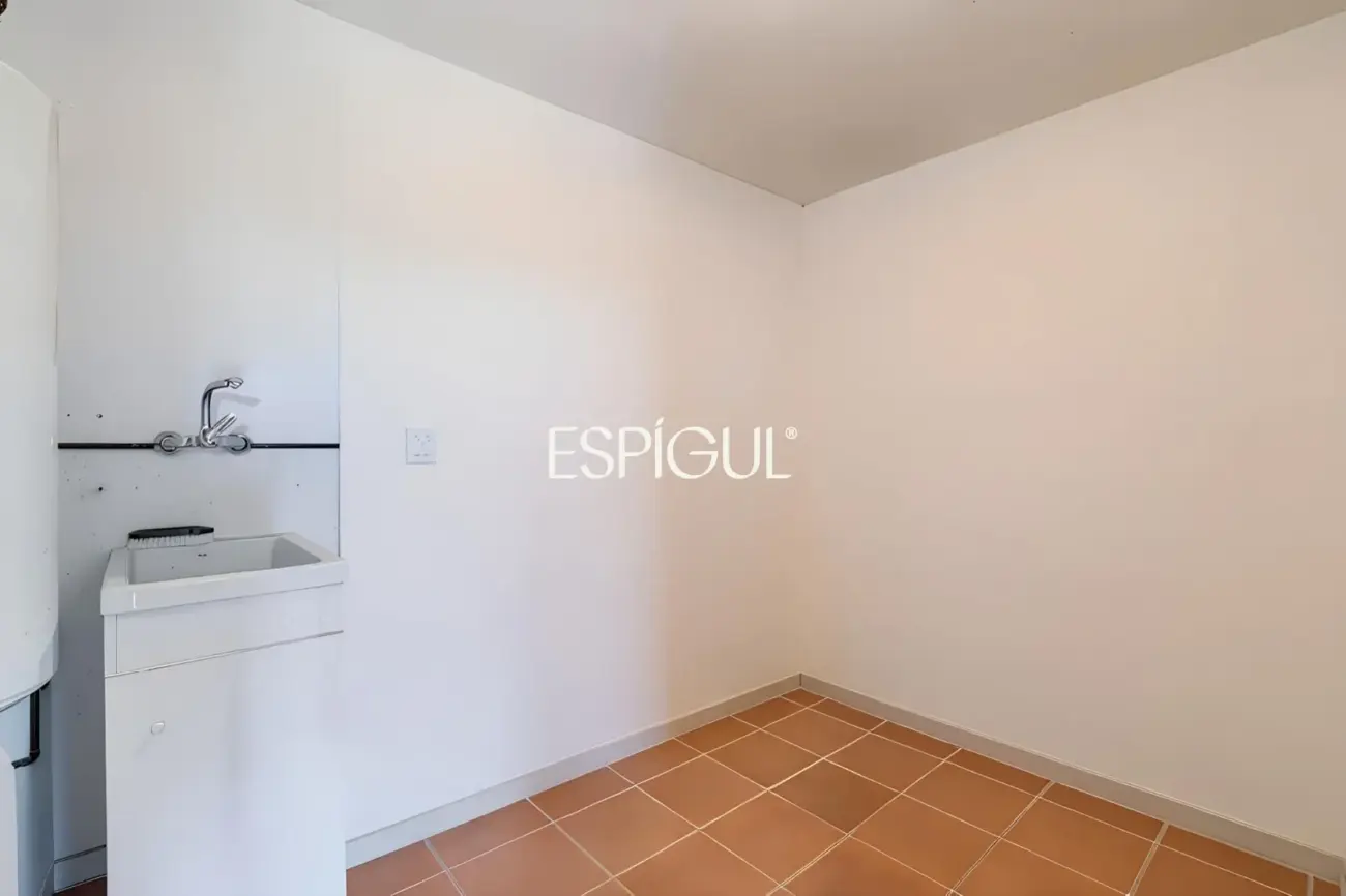 Casa adosada con jardín privado y piscina comunitaria en Albons