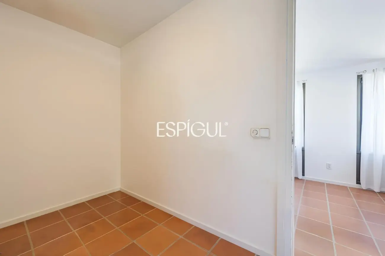 Casa adosada con jardín privado y piscina comunitaria en Albons