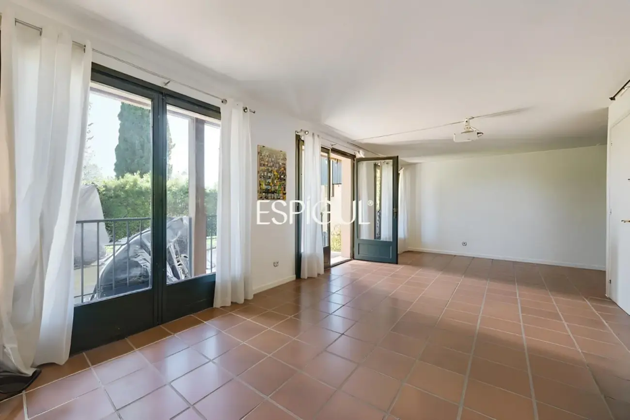 Casa adosada con jardín privado y piscina comunitaria en Albons