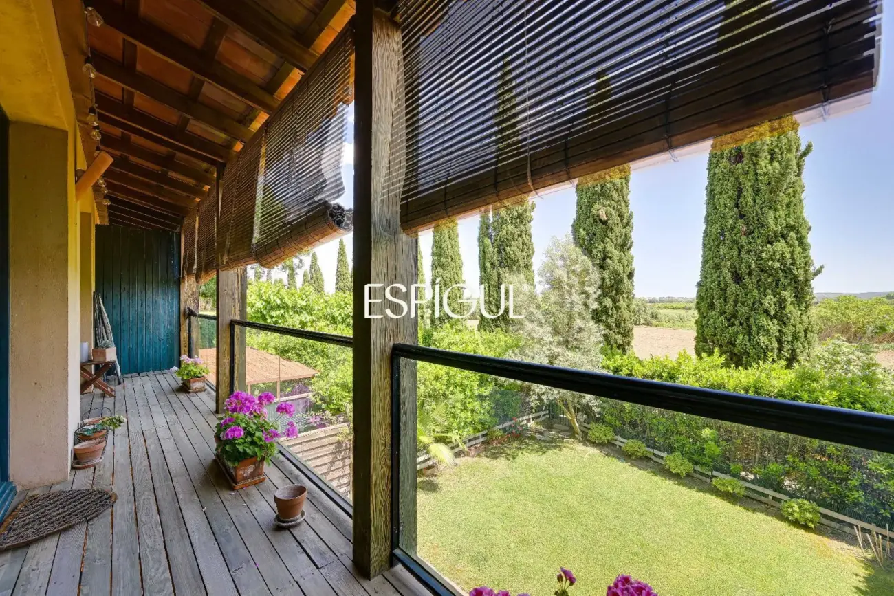 Casa adosada con jardín privado y piscina comunitaria en Albons