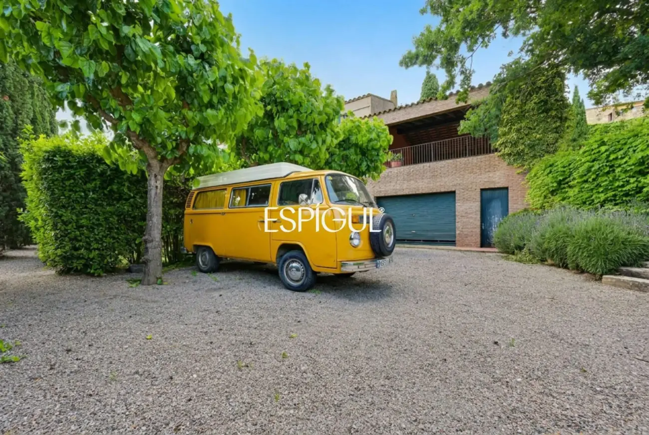 Casa adosada con jardín privado y piscina comunitaria en Albons