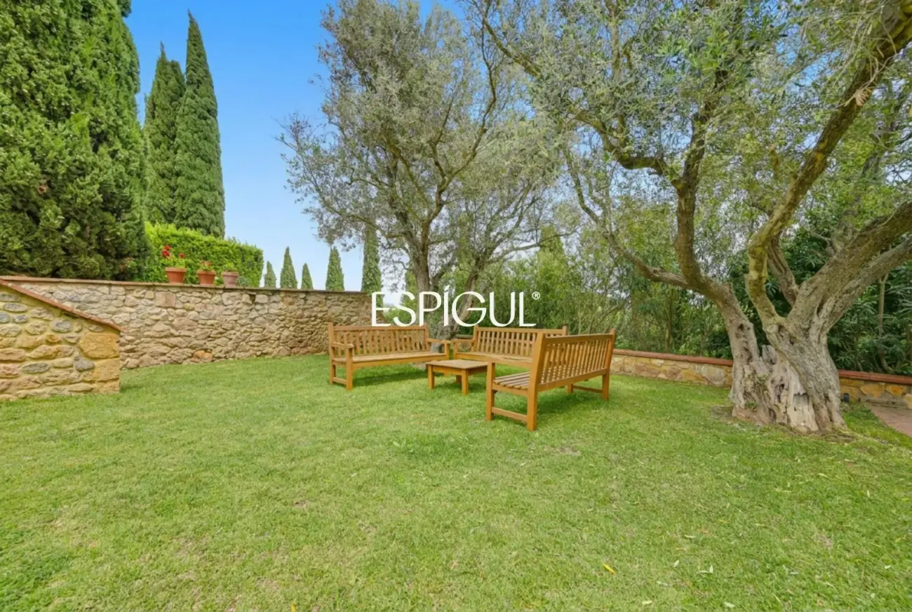 Casa adosada con jardín privado y piscina comunitaria en Albons