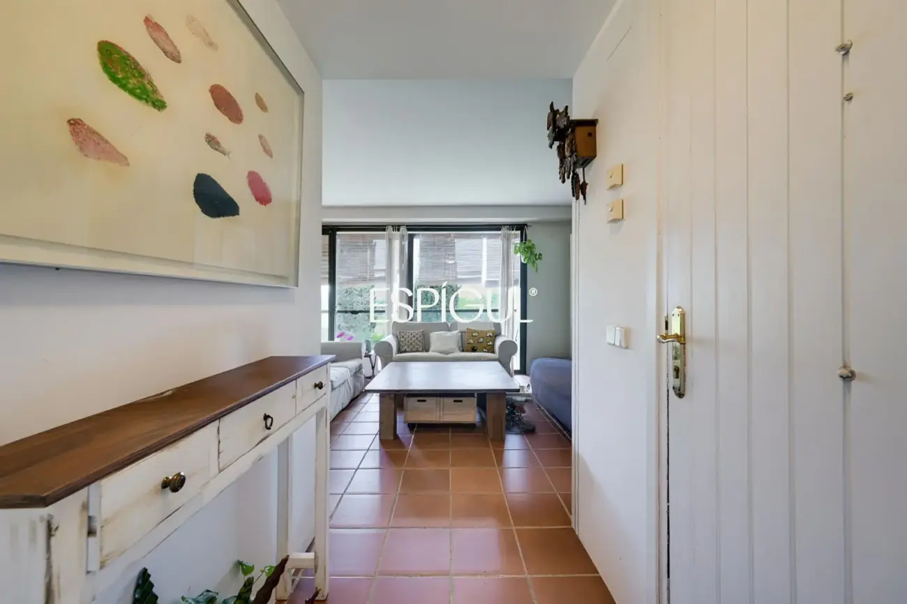 Casa adosada con jardín privado y piscina comunitaria en Albons
