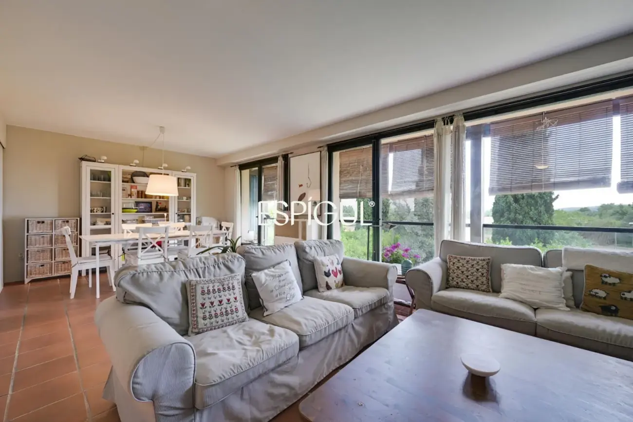 Casa adosada con jardín privado y piscina comunitaria en Albons