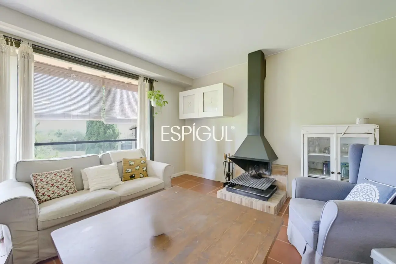 Casa adosada con jardín privado y piscina comunitaria en Albons