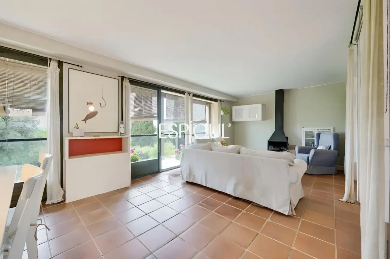 Casa adosada con jardín privado y piscina comunitaria en Albons
