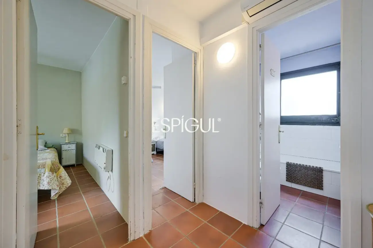 Casa adosada con jardín privado y piscina comunitaria en Albons
