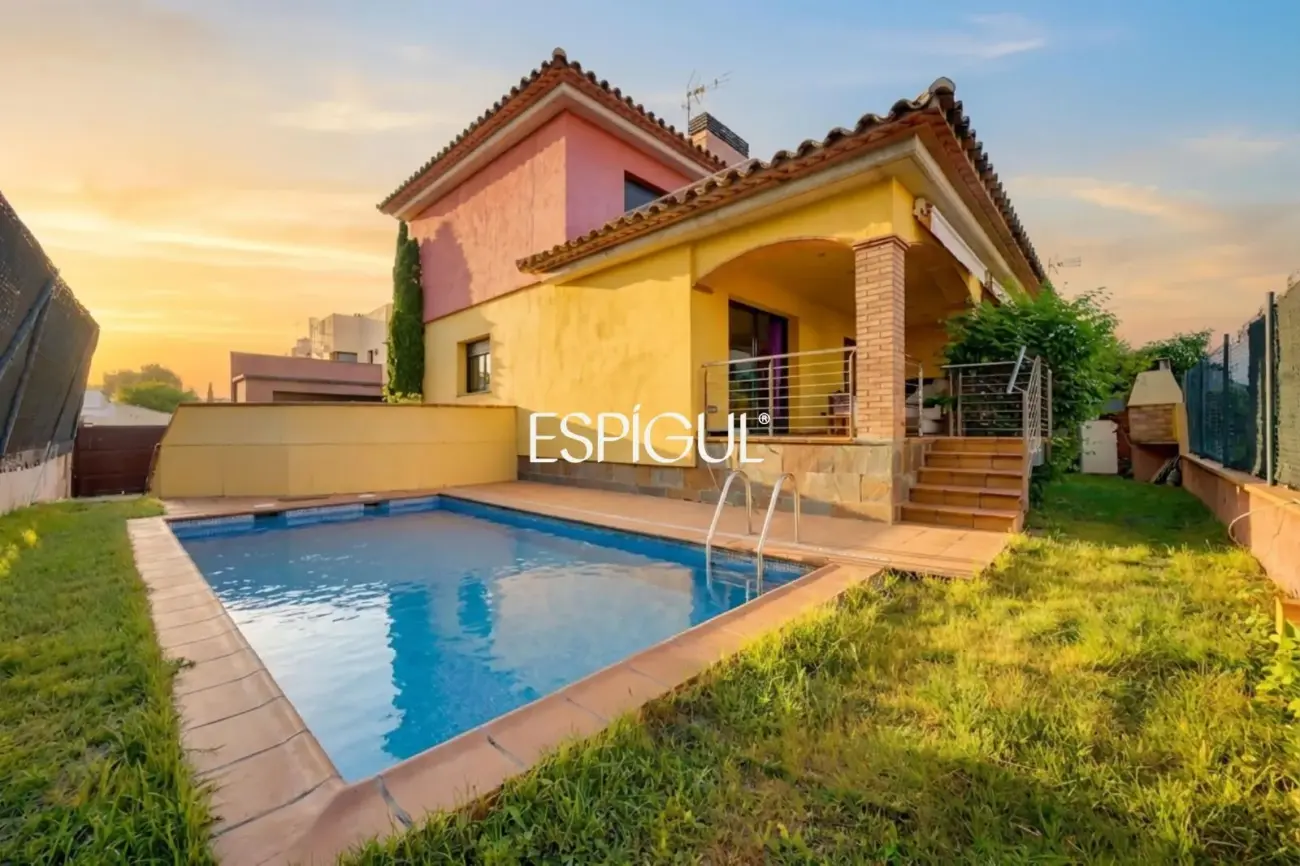 Casa unifamiliar de luxe amb piscina privada a prop de la platja de Riells