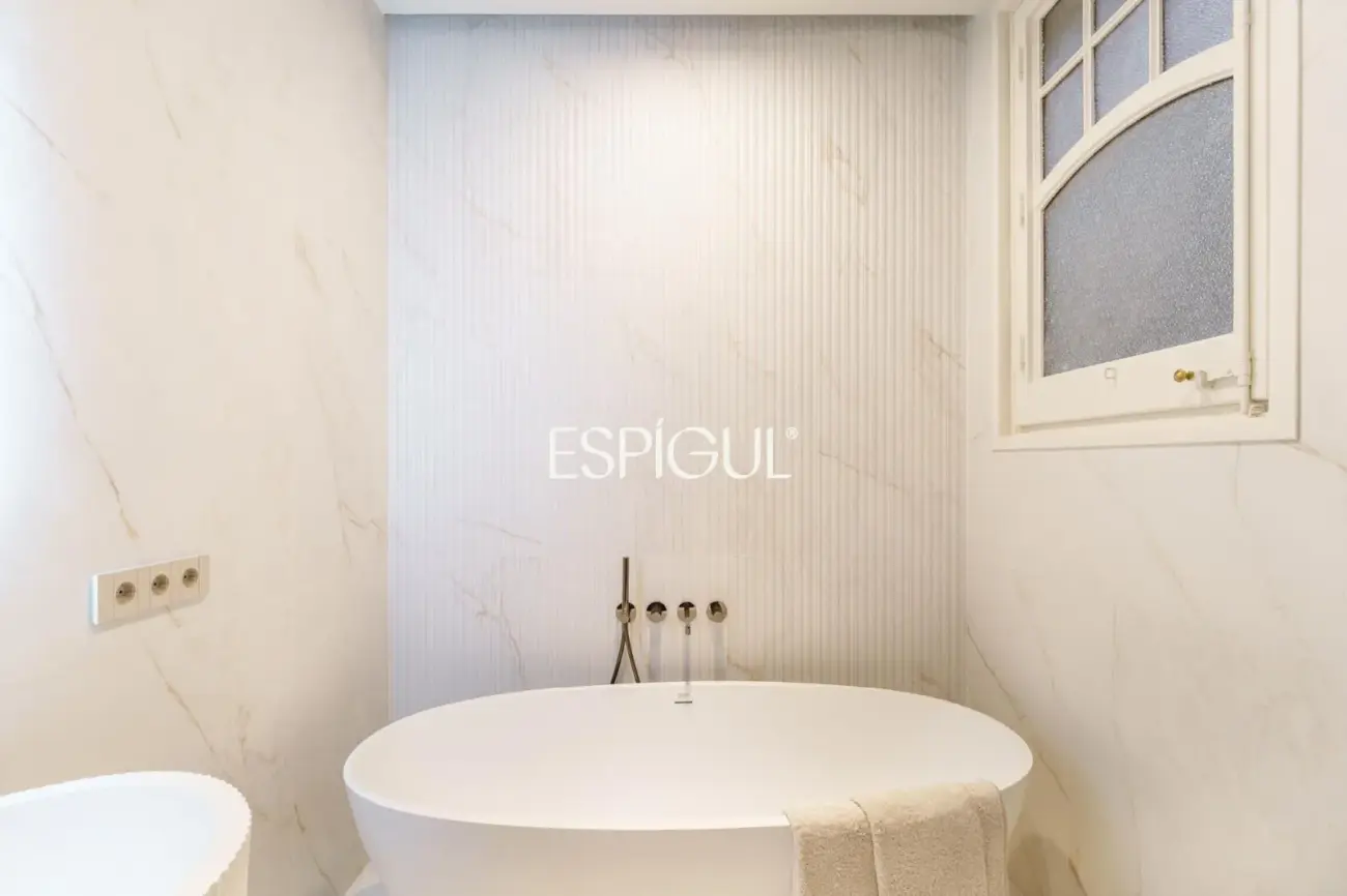 Espectacular piso en finca regia modernista en Casp, junto a Passeig de Sant Joan