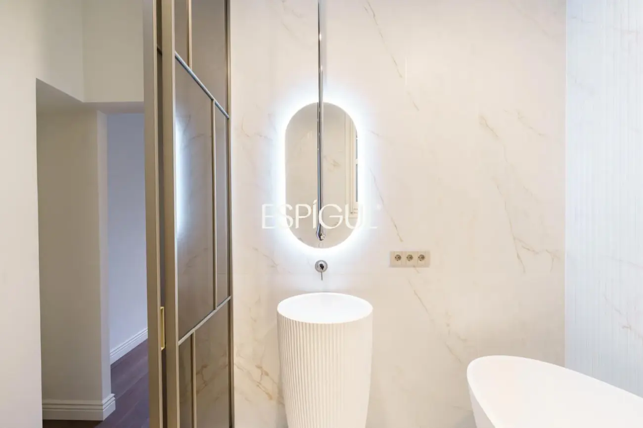 Espectacular piso en finca regia modernista en Casp, junto a Passeig de Sant Joan