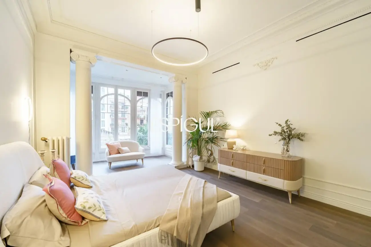Espectacular piso en finca regia modernista en Casp, junto a Passeig de Sant Joan