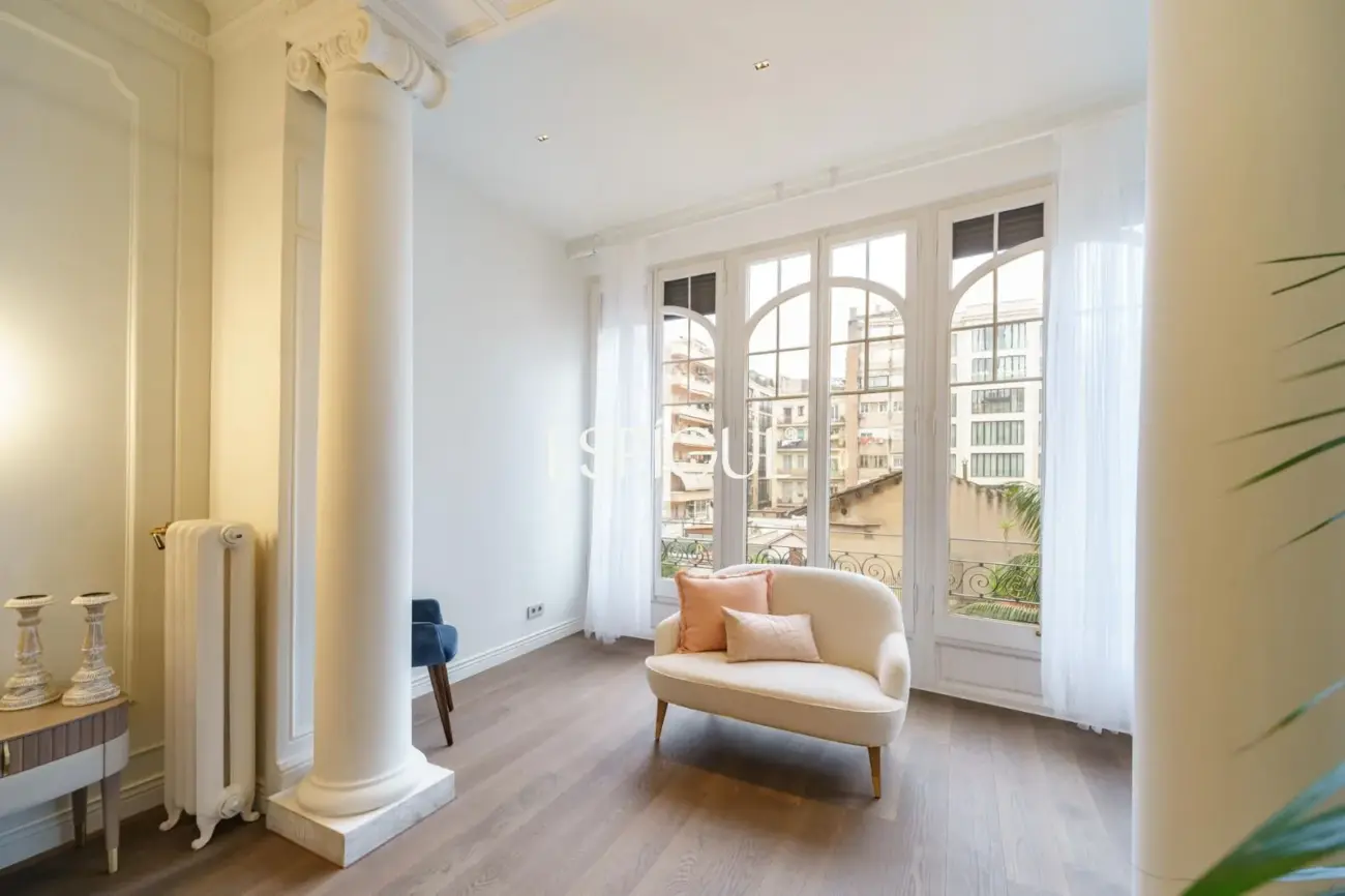 Espectacular piso en finca regia modernista en Casp, junto a Passeig de Sant Joan