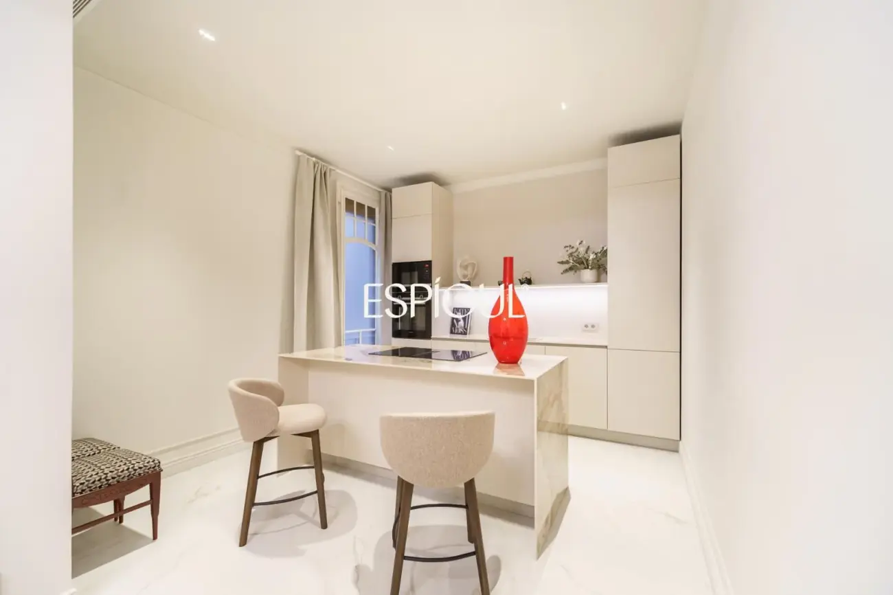 Espectacular piso en finca regia modernista en Casp, junto a Passeig de Sant Joan