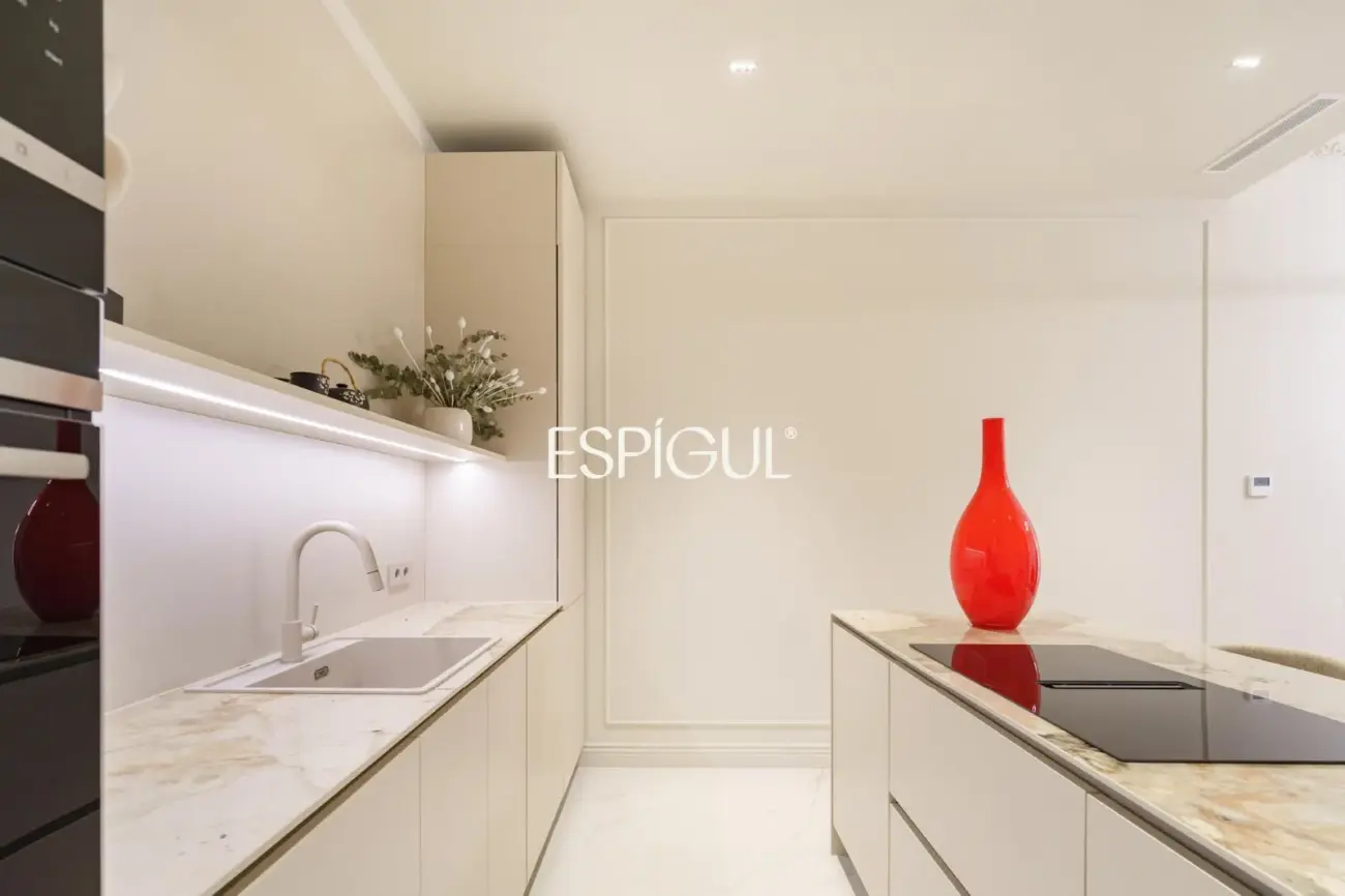 Espectacular piso en finca regia modernista en Casp, junto a Passeig de Sant Joan