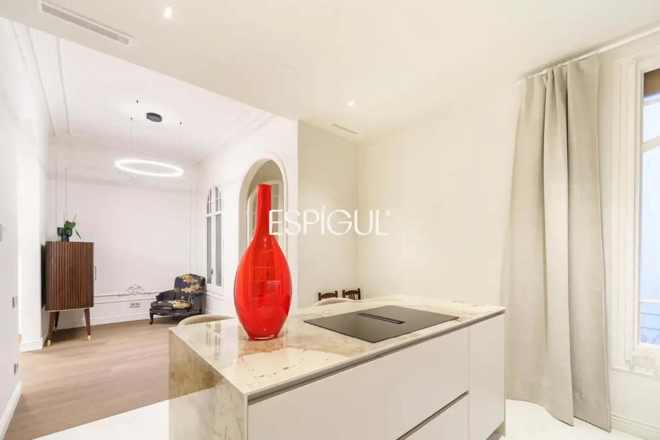 Espectacular piso en finca regia modernista en Casp, junto a Passeig de Sant Joan