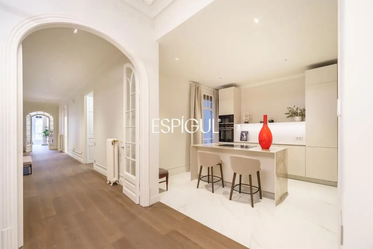 Espectacular piso en finca regia modernista en Casp, junto a Passeig de Sant Joan