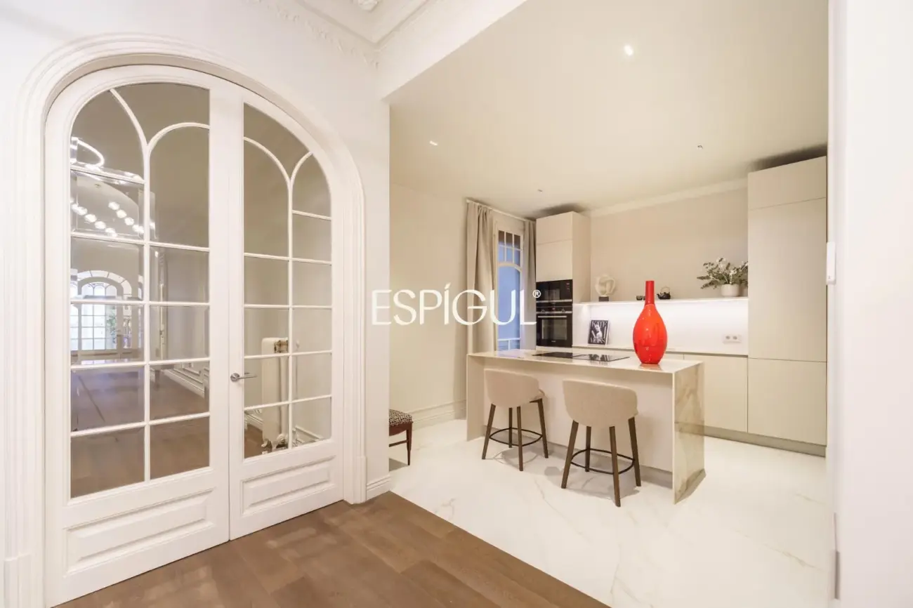 Espectacular piso en finca regia modernista en Casp, junto a Passeig de Sant Joan