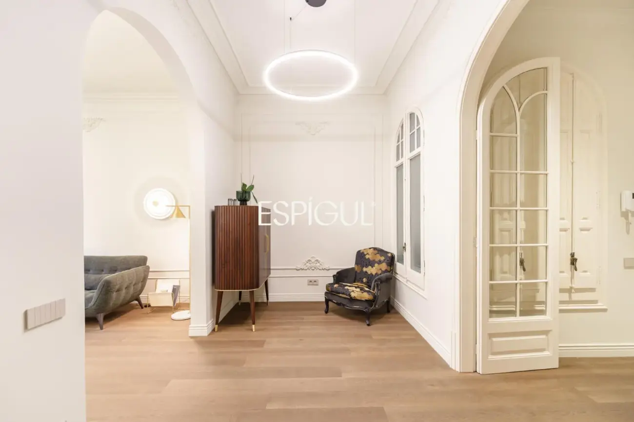 Espectacular piso en finca regia modernista en Casp, junto a Passeig de Sant Joan