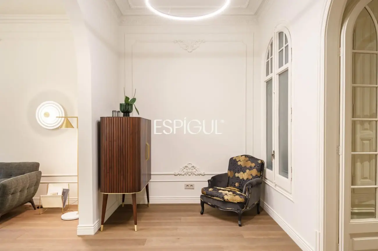 Espectacular piso en finca regia modernista en Casp, junto a Passeig de Sant Joan